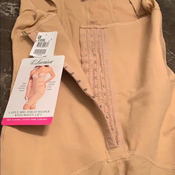 Waist taken in xxs or size 24 at smallest hook. - Picture 2 of 4